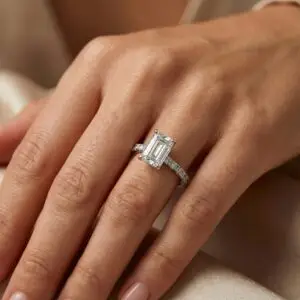 טבעת יהלום אמרלד משובצת