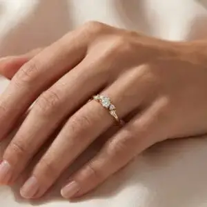 טבעת יהלומים כתר עדין