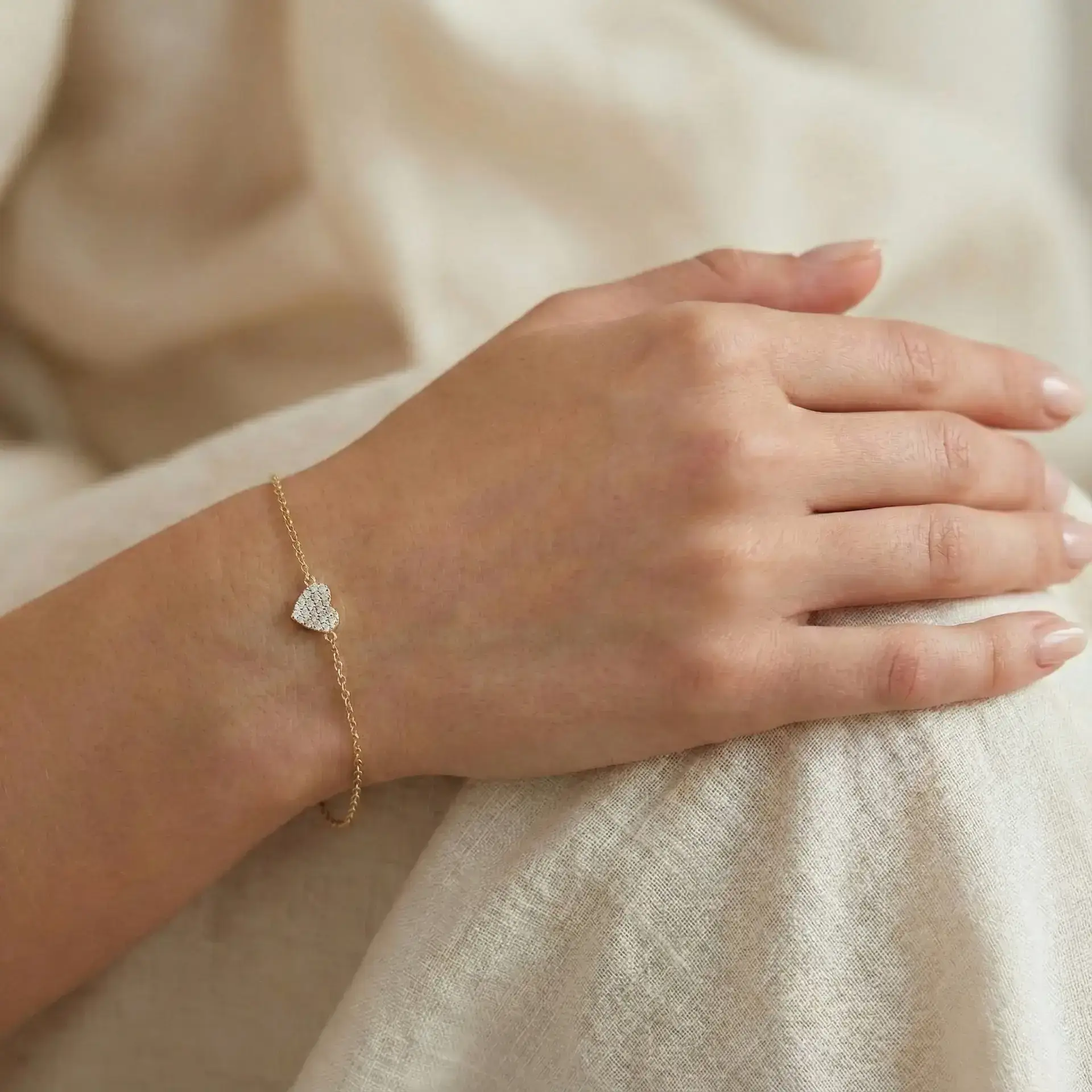 צמיד-לב-יהלומים-זהב צמיד לב יהלומים עדין