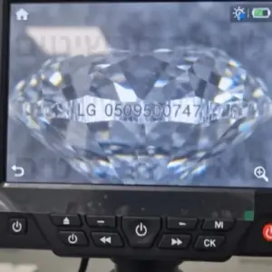 סרטון אימות יהלום אישי עם מיקרוסקופ